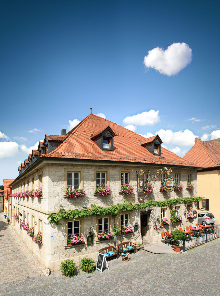 Gasthof Hotel-Weinbau Zum Goldenen Ochsen in Sommerhausen bei Sulzfeld