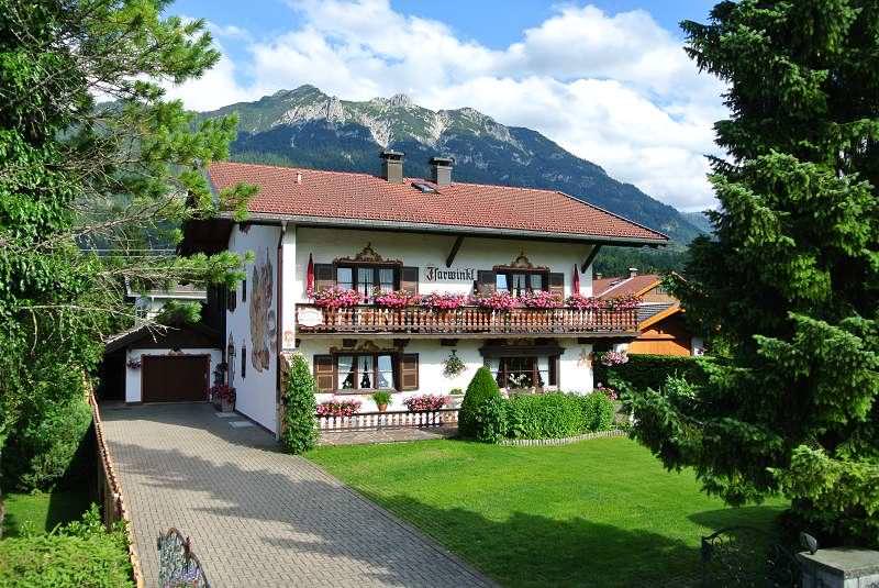 Gästehaus & Ferienwohnungen Isarwinkel-Kruen in Krün