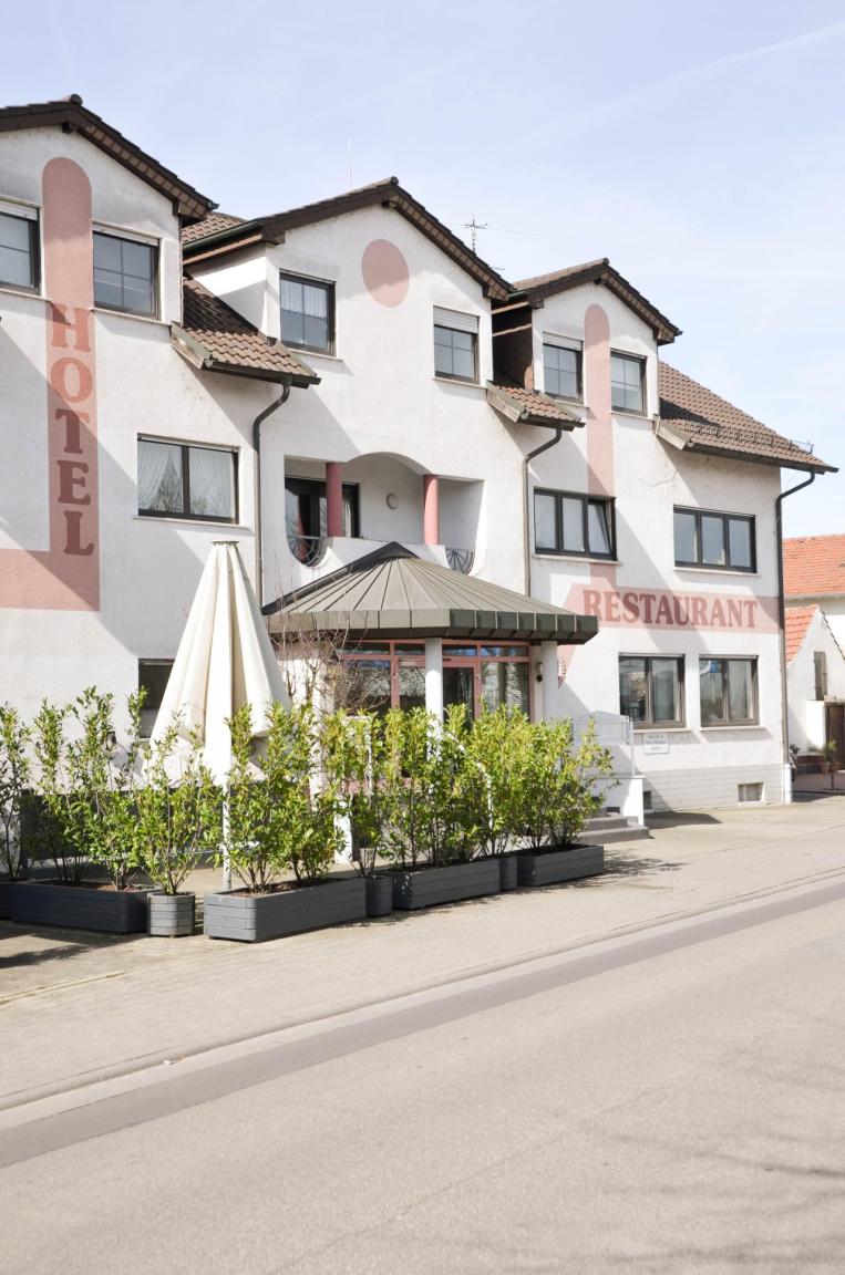Hotel Am Waldschwimmbad in Bürstadt