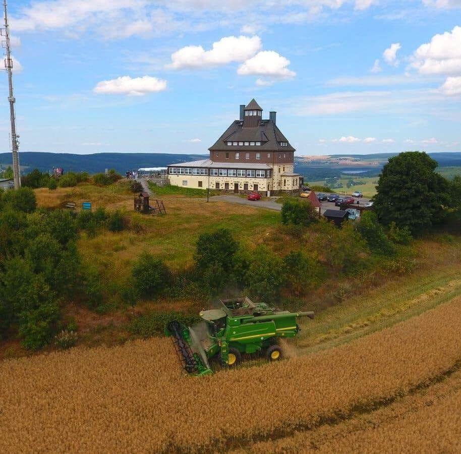 Pension & Berggaststätte Schwartenbergbaude in Neuhausen