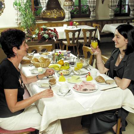Gästehaus Pension Zur Krone in Hirschhorn-Langenthal