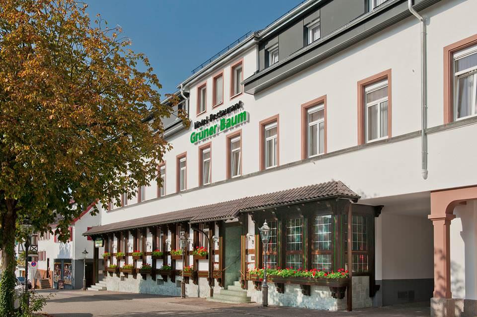 Hotel - Restaurant Grüner Baum in Bühlertal bei Flughafen Karlsruhe / Baden-Baden