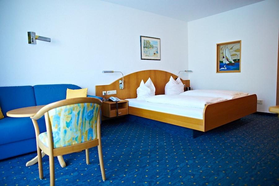 Schiff mit Gästehaus Sabrina in Moos