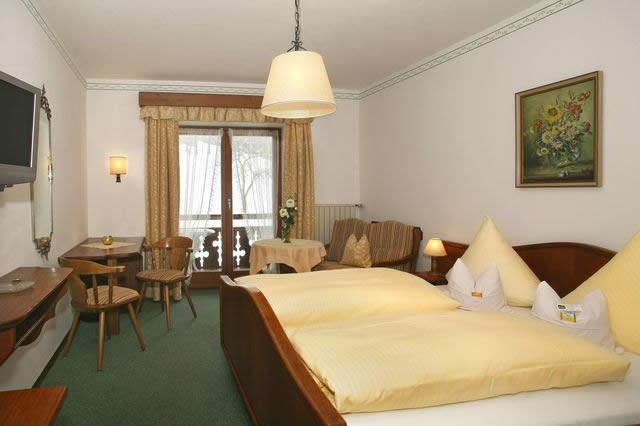 Hotel Garni Alpenhotel Wengererhof garni in Eschenlohe  bei Riegsee