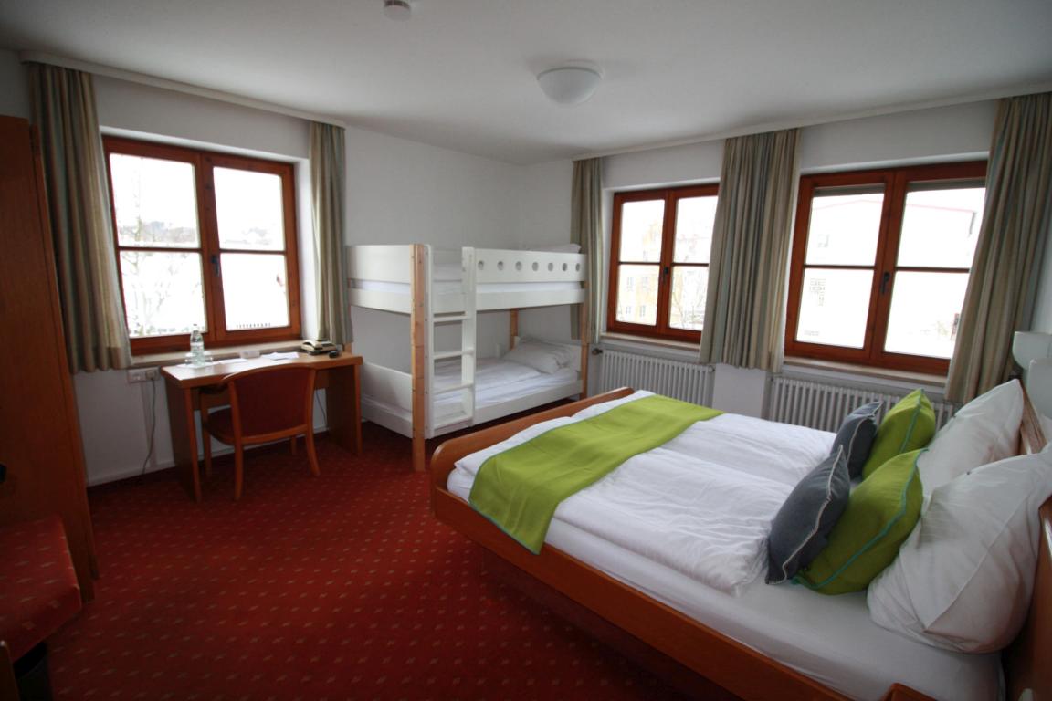Hotelpension Falk, Unterkunft in Krumbach