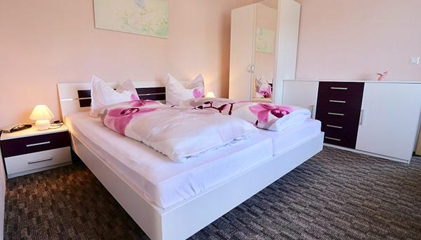 Ferienwohnung Vermietung Tisch in Lychen