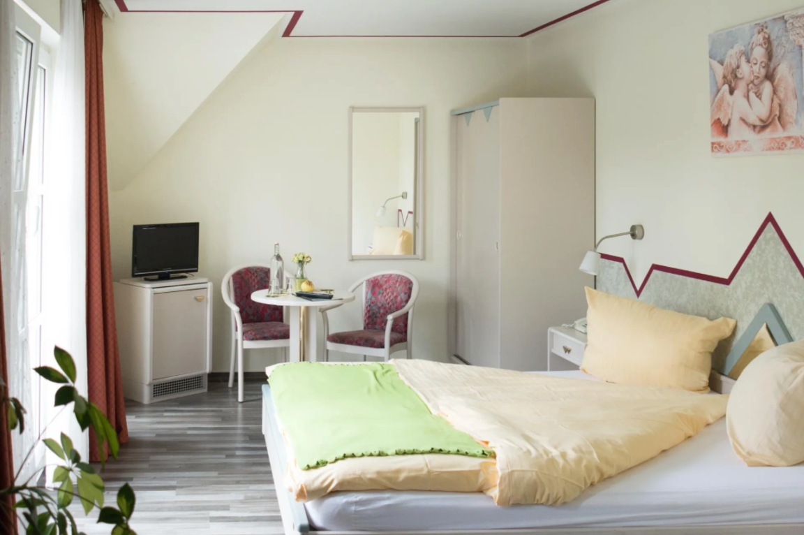 Gästehaus Landhotel Zu den drei Schwänen in Bad Klosterlausnitz