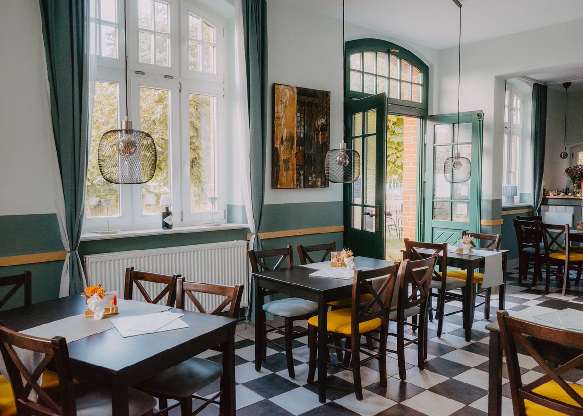 Hotel Garni BAHNHOF Dargun - CAFÉ || B&B || EVENTS in Dargun