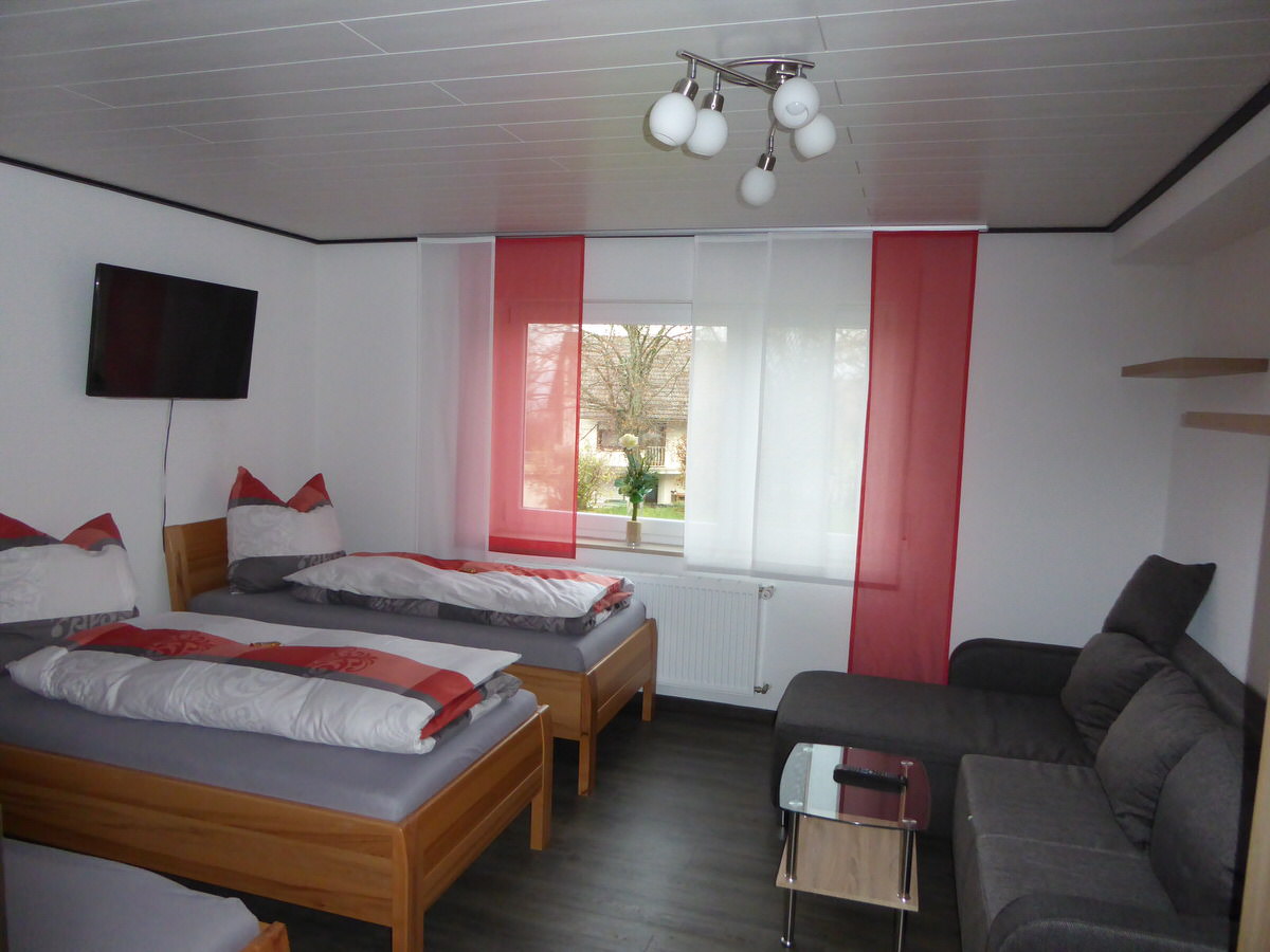 Ferienwohnung Waldblick, Monteurunterkunft in Burladingen